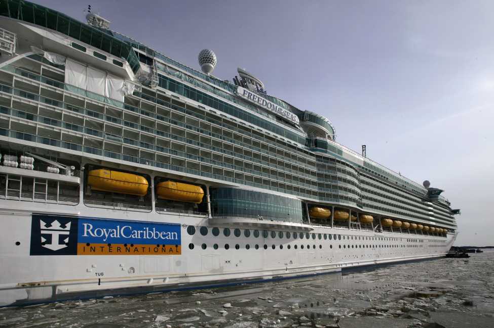 http://gatewaytogold.com/wp-content/uploads/2010/09/royal-caribbean-cruise-ship-freedom-of-the-seas.jpg